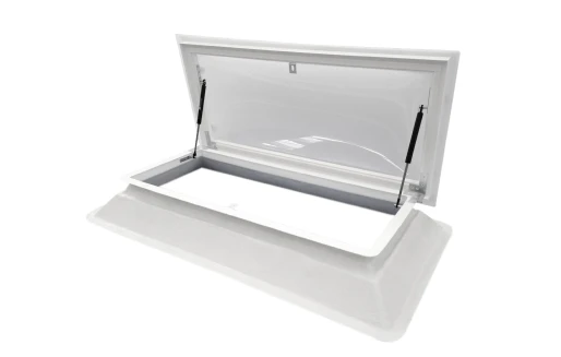 Claraboya tejado practicable: Apertura amplia, ideal para iluminación y ventilación en baños y cocinas