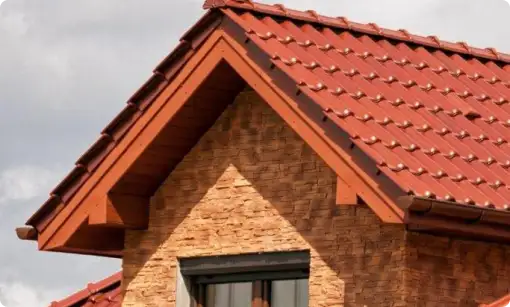 Construcciones de tejados con teja para garantizar resistencia, durabilidad y protección contra el clima.