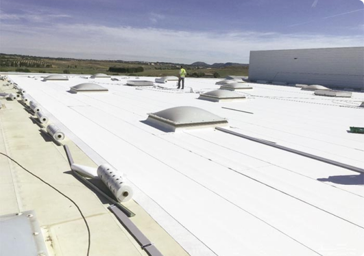Uso de láminas de PVC o TPO en Palencia para terrazas y cubiertas, ideales para impermeabilizaciones duraderas