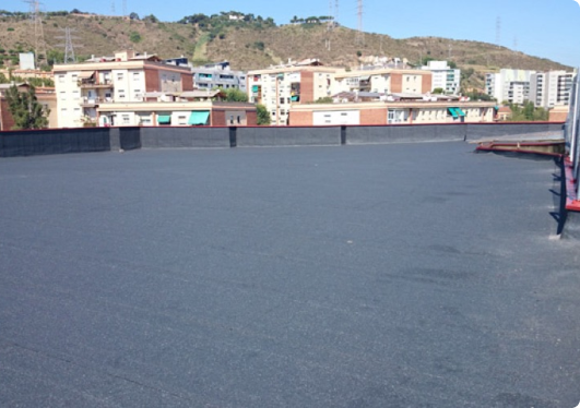 Impermeabilización con láminas asfálticas para proteger tejados y estructuras. Soluciones eficaces de impermeabilizaciones