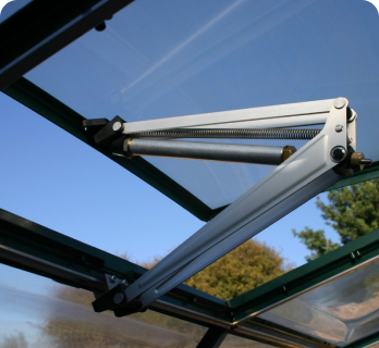 Claraboya tejado: Iluminación y ventilación natural, mientras que los lucernarios incluyen climatización y ventilación forzada