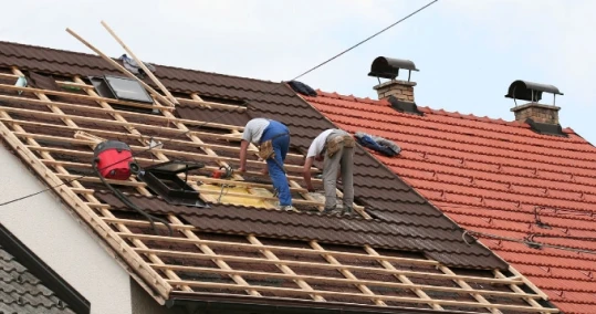 Reparación de Goteras en Palencia: Expertos reparan áreas con filtraciones usando sellantes de alta calidad para evitar goteras
