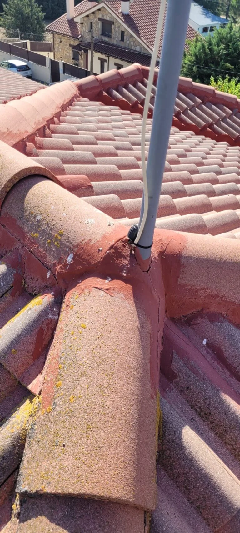 Impermeabilización de remates en Lozoyuela para proteger de filtraciones y mejorar la durabilidad de la estructura.