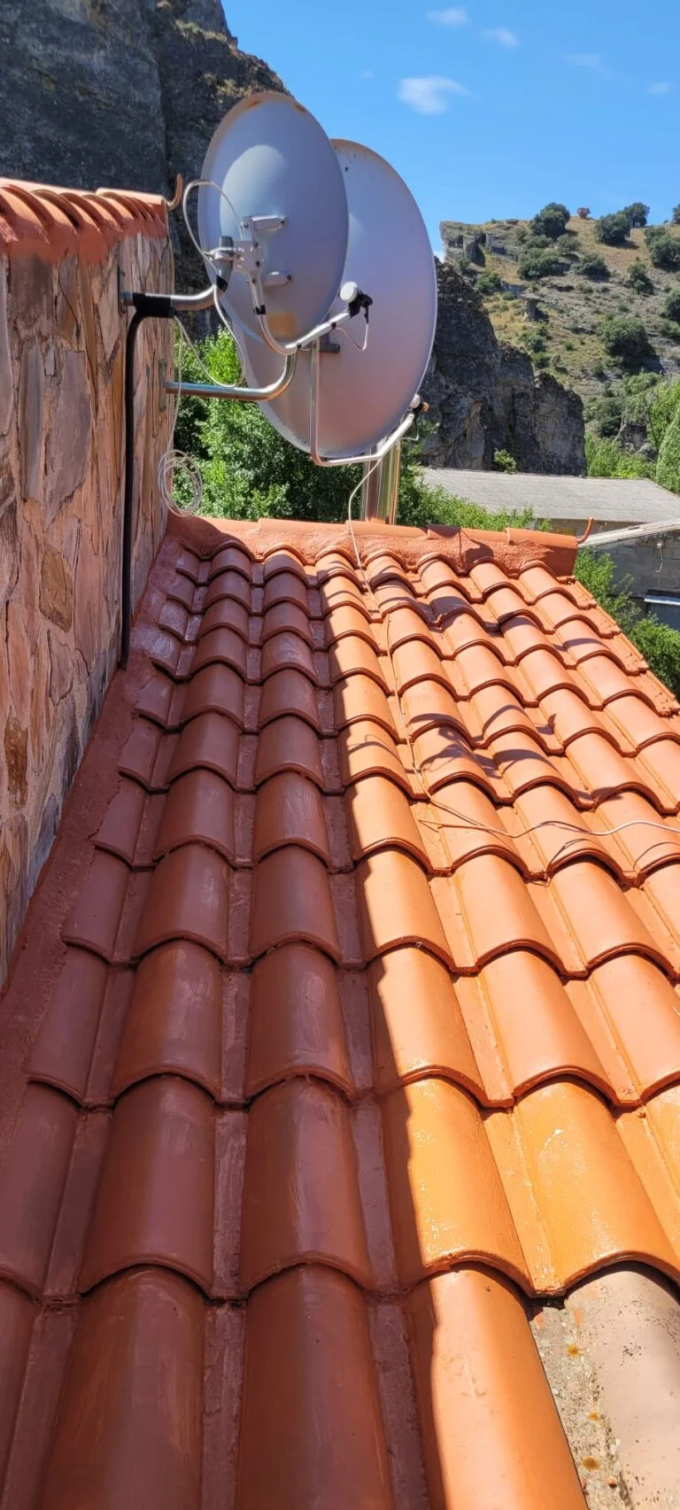 Impermeabilización de tejado en Santomera para evitar filtraciones y asegurar la protección a largo plazo.